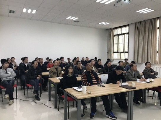 万象城娱乐awc线路组织新进教师进行首聘期满述职汇报